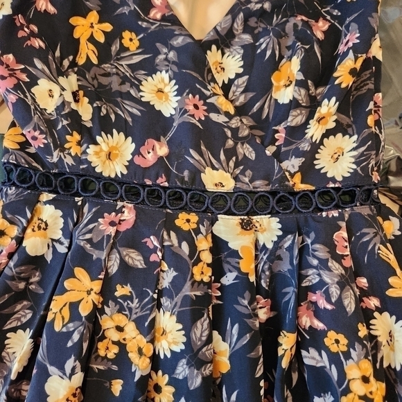 J.O.A Crochet Belt Floral Dress - Picture 4 of 6